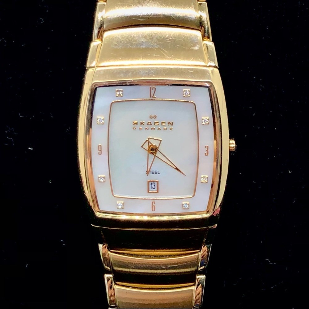 Beautiful Skagen Unisex Gold Tone & Mother Of Pearl Watch